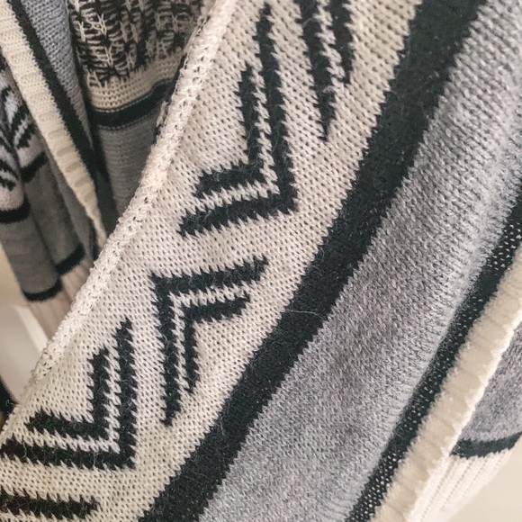 Aztec print open front cardigan sweater - Picture 4 of 5